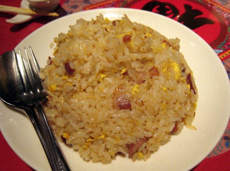 El truco secreto para un arroz tres delicias mejor que el de los chinos