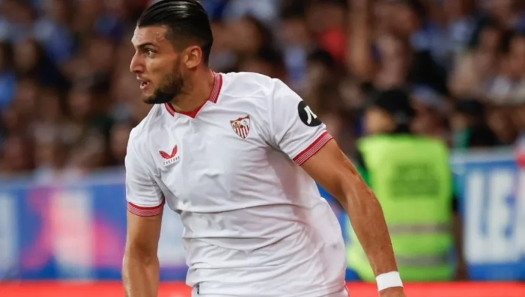 Rafa Mir, más cerca de cambiar Sevilla por Valencia 3 La oferta que pudiera ser definitiva