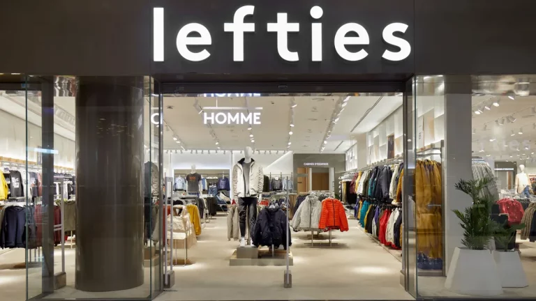 ¡No querrás quitártela! Lefties arrasa con esta chaqueta todoterreno por 19 euros