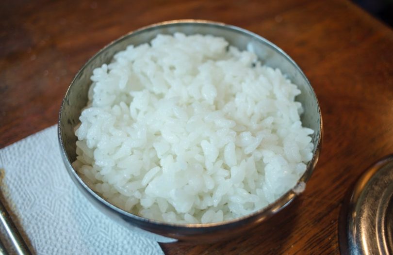 El truco secreto para un arroz tres delicias mejor que el de los chinos
