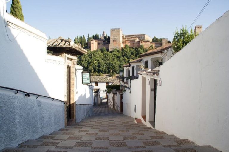 Pueblos bonitos con herencia morisca para descubrir Granada