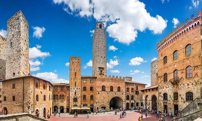 Estos son los 7 pueblos más antiguos de Europa para visitar este verano 51 San Gimignano en Italia
