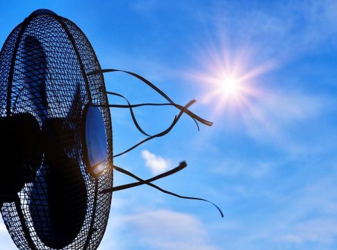 Subida del precio de la luz en plena ola de calor Subida del precio de la luz en plena ola de calor