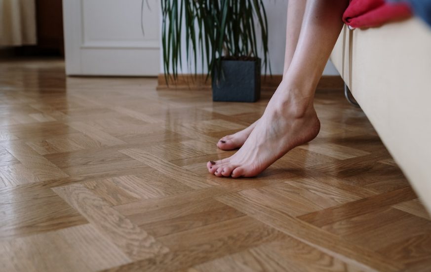 Verdades e inconvenientes de hacer nudismo en casa