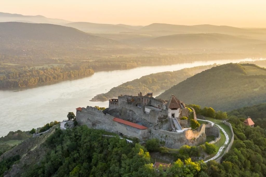 Estos son los 7 pueblos más antiguos de Europa para visitar este verano 44 Visegrado en Hungría