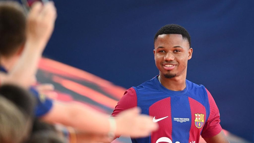 Ansu Fati: puerta de salida rumbo a la Premier 48 Xavi Hernández no lo tiene en su ruta