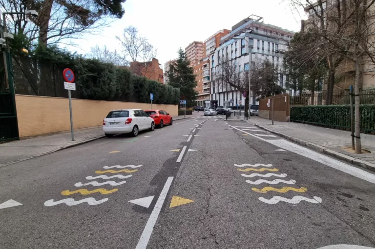 Ojo a las nuevas líneas de la DGT: cómo librarte de sus multas