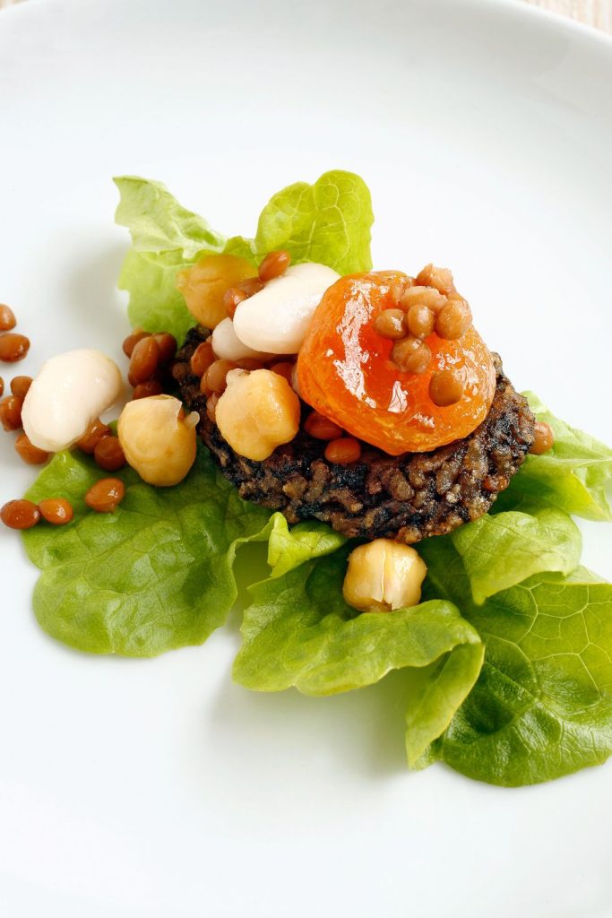 3 ensaladas ligeras y deliciosas para cenar en verano 87 Ensaladas de legumbres con morcilla