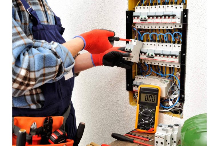 Los interruptores Acti 9 ic40v de Cadenza Electric garantizan protección ante incidentes eléctricos