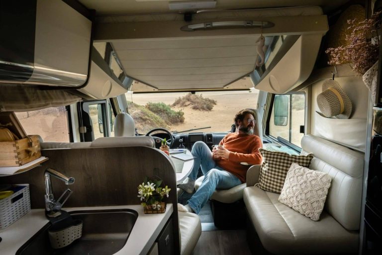 Aparca2 es un espacio de parking de 9.000 m2, totalmente vallado y asfaltado