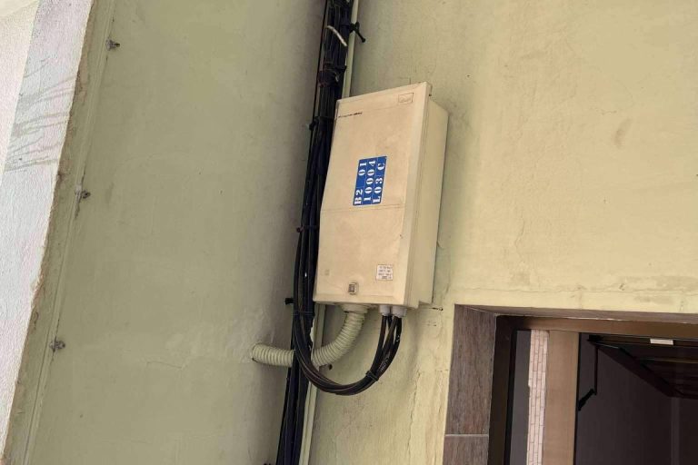 La plantilla de antenistas formados como instaladores electricistas de Savelec