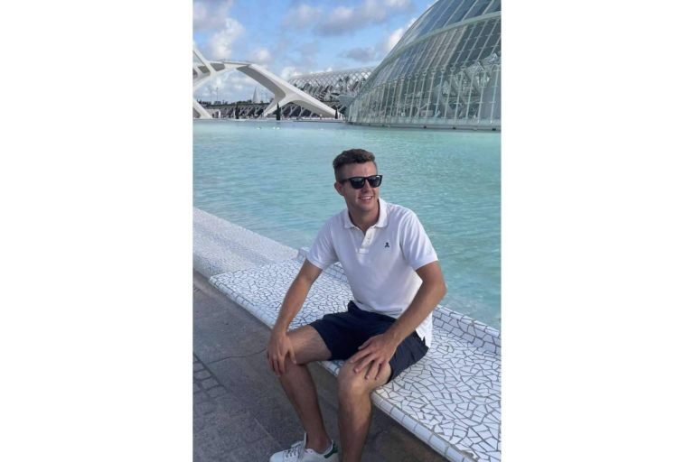 English Made Easy, la academia de inglés fundada por el joven empresario Oliver Gutridge, que ya tiene más de 100 K de seguidores en Instagram