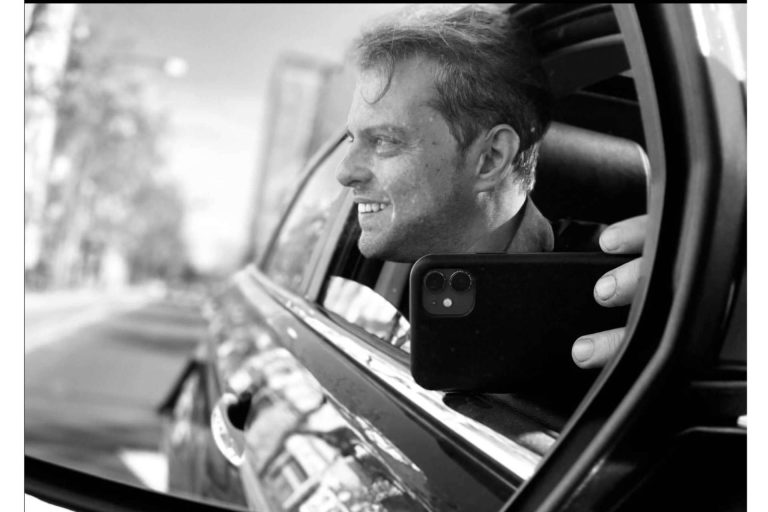 El doble de Luis Miguel, Guillermo Elías, conquista el escenario