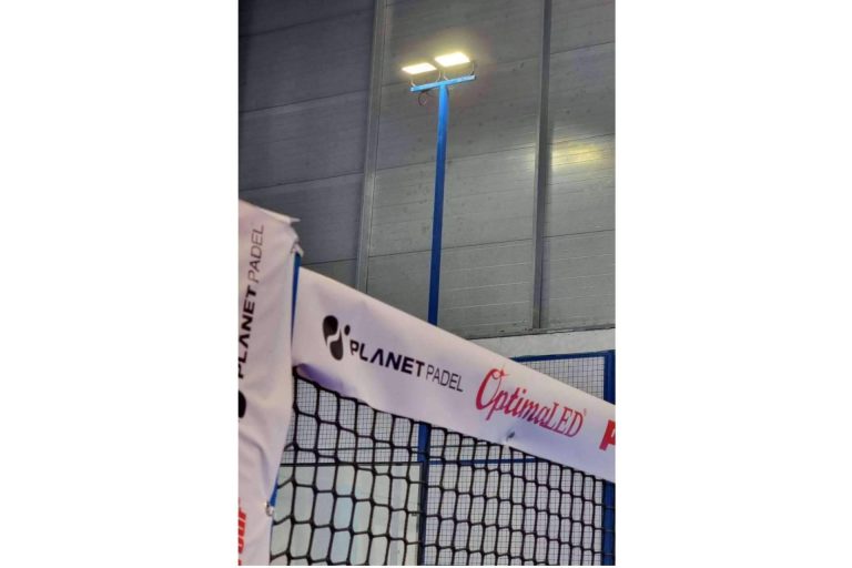 Con focos ÓptimaLED, Planet Padel Indoor de Torrejón
