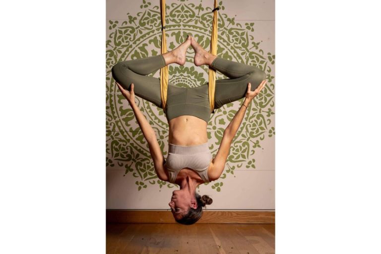 ¿Cuáles son los beneficios del Yoga Aéreo en The Garden?