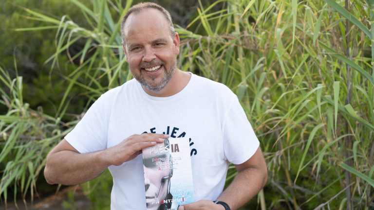 La irrupción en la literatura de Francisco Julián Fajardo Barba con 'PoesIA, poemas de una Inteligencia Artificial'