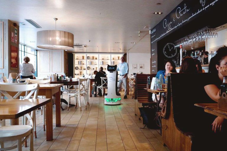 Las principales funciones del robot ayudante BellaBot