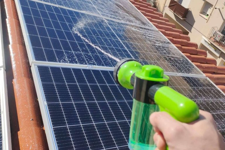 La importancia del mantenimiento en las instalaciones fotovoltaicas, de la mano de Kira Solar