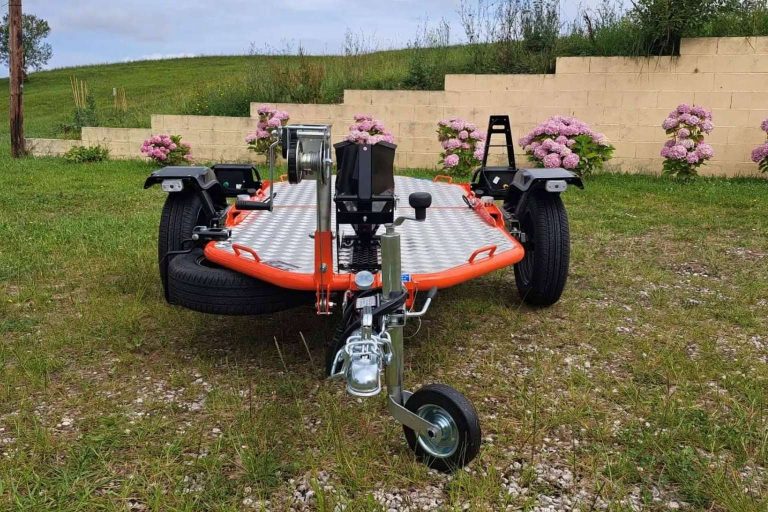 Buscoremolque ofrece un remolque de moto abatible y plegable