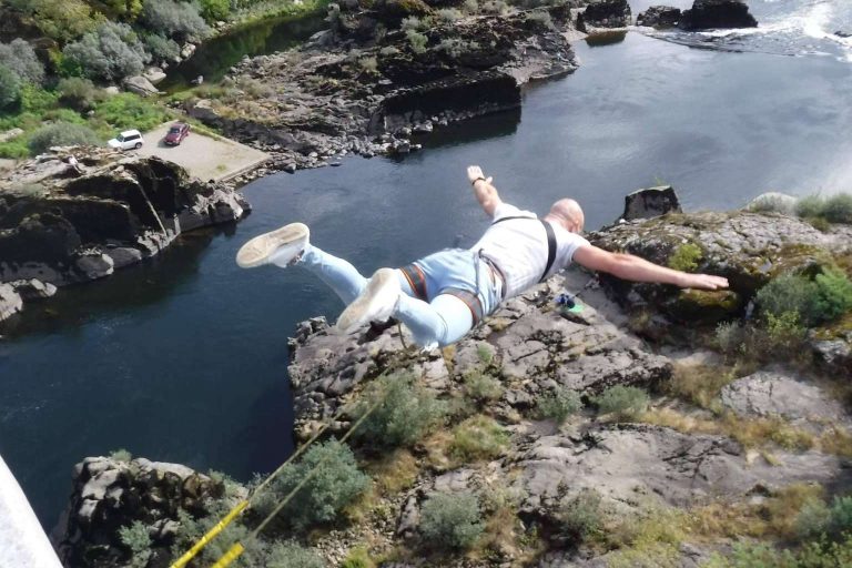 Turac Aventura ofrece la oportunidad de realizar puenting en Galicia