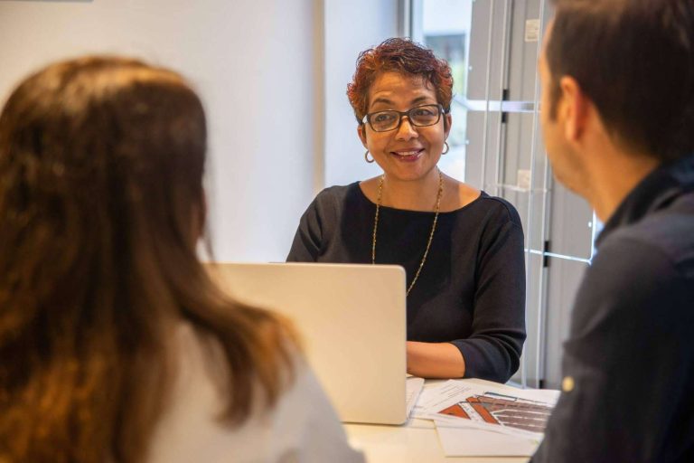 ¿Qué hay que tener en cuenta para comprar y alquilar pisos y casas en Málaga? Los consejos del Grupo Toré