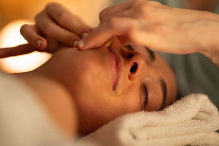 Masaje facial japonés en The Garden