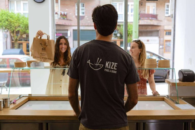 Pokes y sushi con reparto a domicilio de la mano de KIZE
