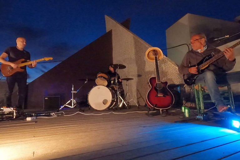 El rock experimental del grupo EXP3 con Eddie Lover, Maurizio Rotaris y Luis García Cerdeña