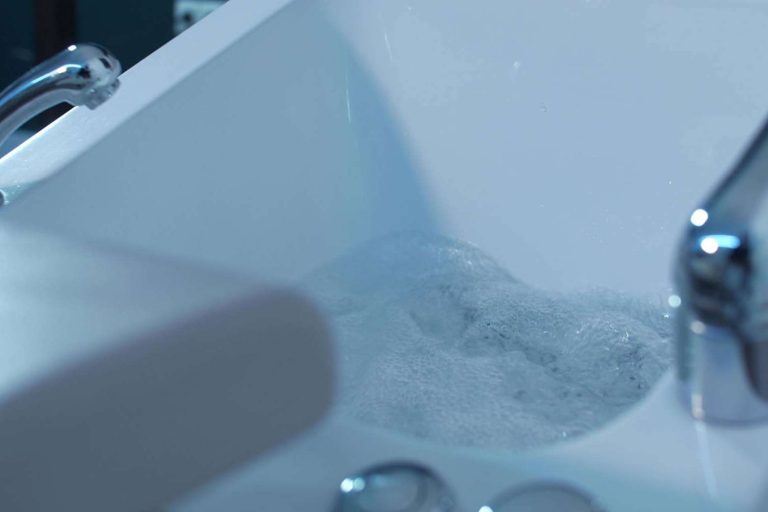 La peluquería barbería masculina Malecare destaca en Madrid por su atención integral