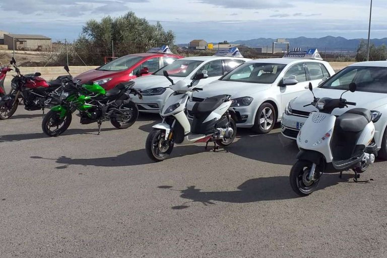 Autoescuela Cervantes ayuda a obtener el permiso de conducir moto