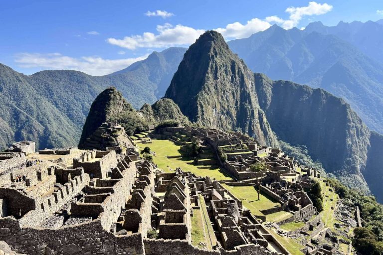 ¿Qué incluyen los tours a Machu Picchu que organiza la agencia Sparrow Explorer?