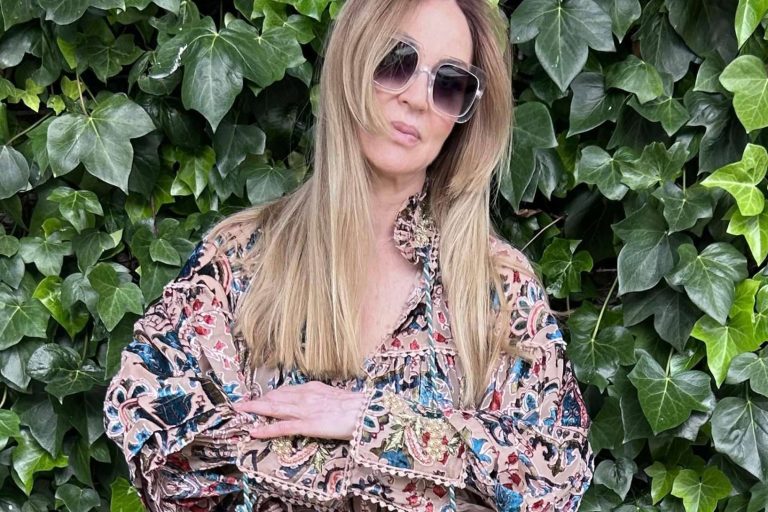 La firma de moda THANNAC facilita la compra online de conjuntos de terciopelo elástico