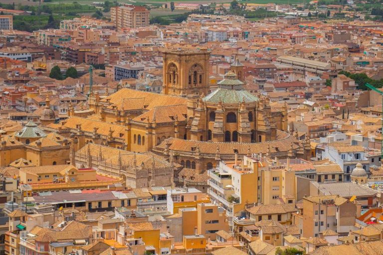 Arantxa Serrano, una guía turística Granada que organiza visitas a medida