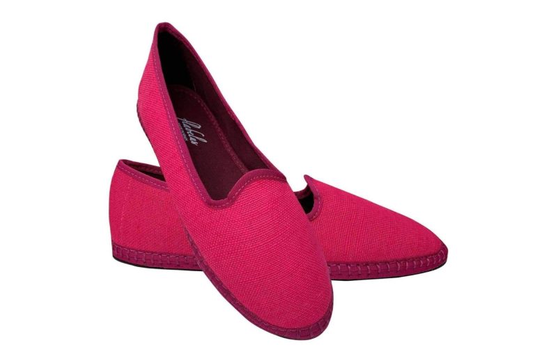 Una marca de moda Made In Spain se une al fenómeno Barbiecore, Flabelus