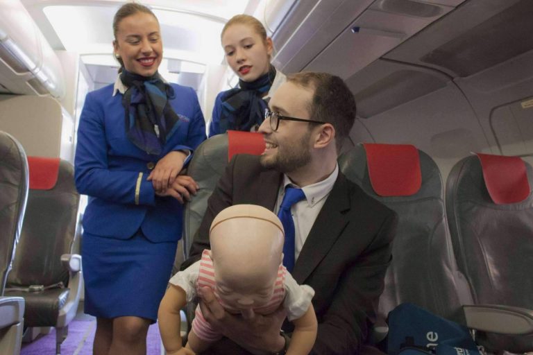 ¿Cómo ser azafato de vuelo?, por Global Training Aviation