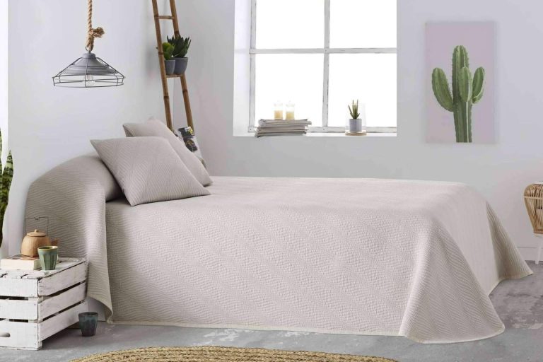 Amplia diversidad de cubrecamas de verano, en La Novena Nube