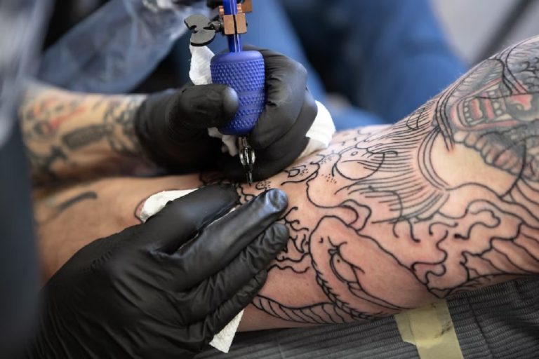 ¿Por qué invertir en un kit de tatuaje de un profesional?
