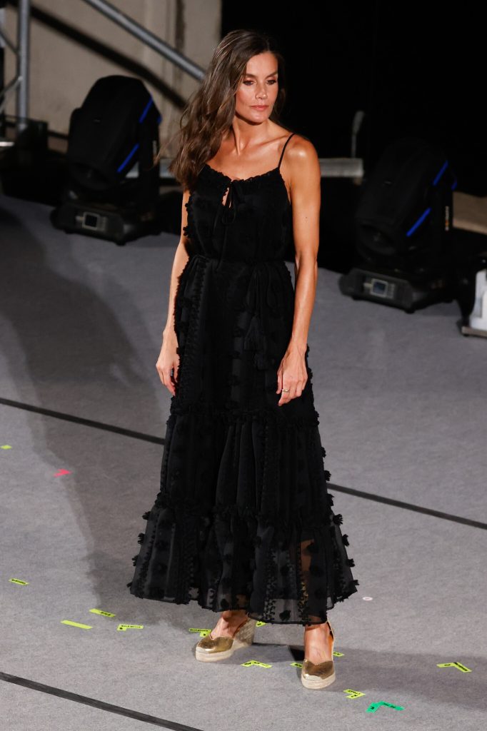 Dónde comprar las alpargatas de la reina Letizia este verano 13 Alpargatas doradas de piel