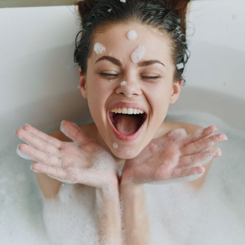 Secretos de una ducha beneficiosa: consejos de la OCU para la piel y el planeta