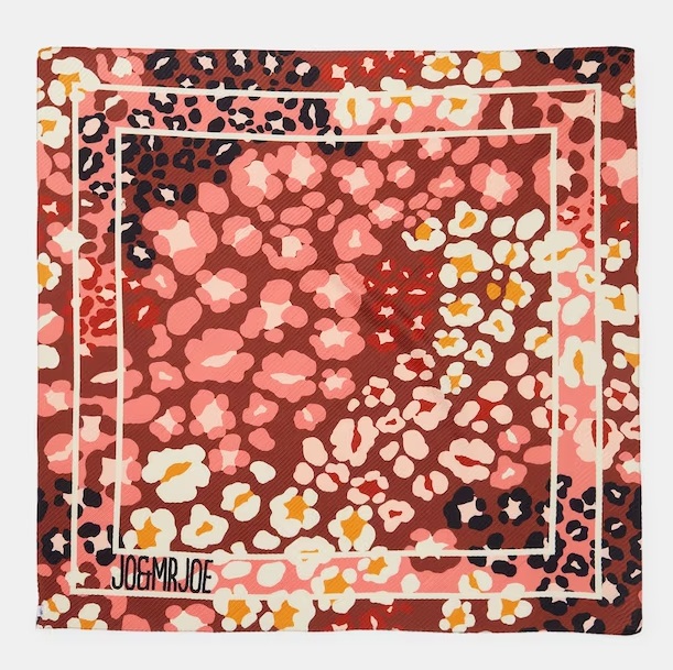 pañuelo con estampado multicolor