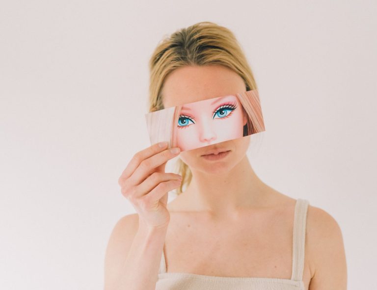 Seeking.com ofrece consejos sobre el efecto "Barbenheimer" en las citas