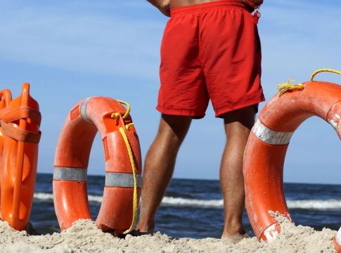 Socorristas playa pueden con todo situación