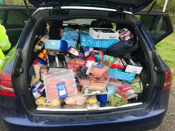 Así debes llevar la compra en el coche para evitar una multa de la DGT