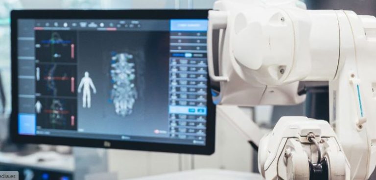Presentan el primer robot quirúrgico del mundo con ‘tracking system’ mecánico para operaciones de columna con tecnología 100% española