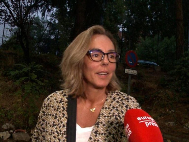 Rocío Carrasco, con la voz rota, sale del hospital tras visitar a María Teresa Campos