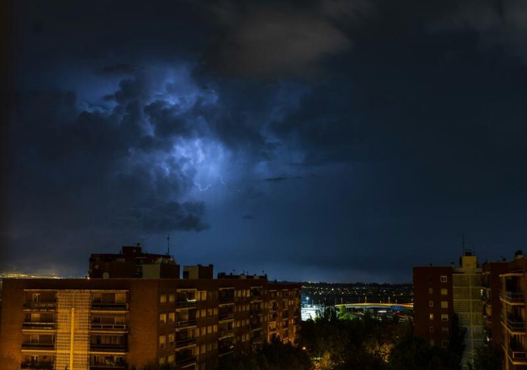 Media España estará este viernes en riesgo o riesgo importante por lluvias y tormentas