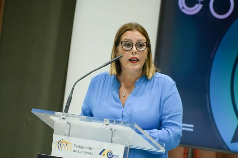 Presidenta del parlamento canario alerta de una 