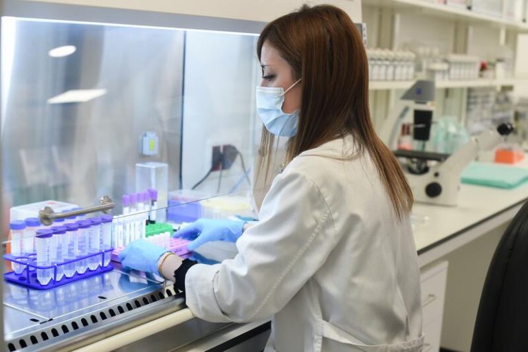 Científicos españoles reclaman mayor inversión en la investigación contra el cáncer