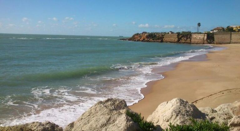 Las temperaturas superarán hoy los 35ºC en el suroeste peninsular y Cádiz activará los avisos por oleaje