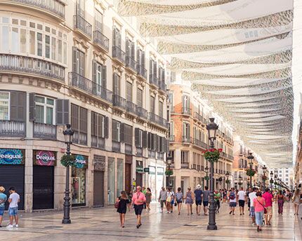 No solo playa: lo que no puedes perderte en un fin de semana en Málaga 3 Calle Larios